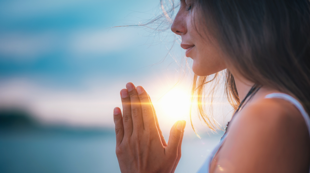 woman practicing how to meditate outside